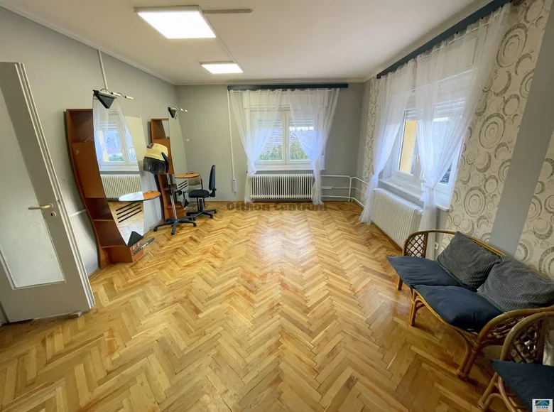 Дом 4 комнаты 87 м² Гёдёллё, Венгрия