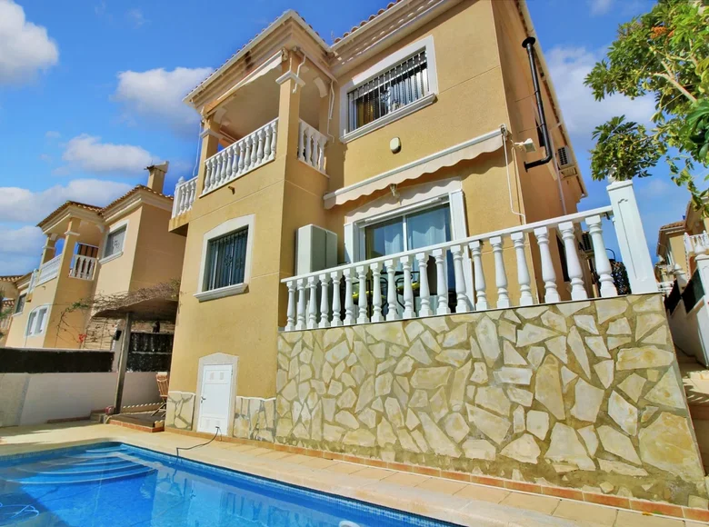 Villa de tres dormitorios 155 m² Orihuela, Španjolska