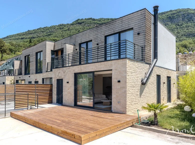 Villa mit 2 Schlafzimmern 129 m² Tivat, Montenegro