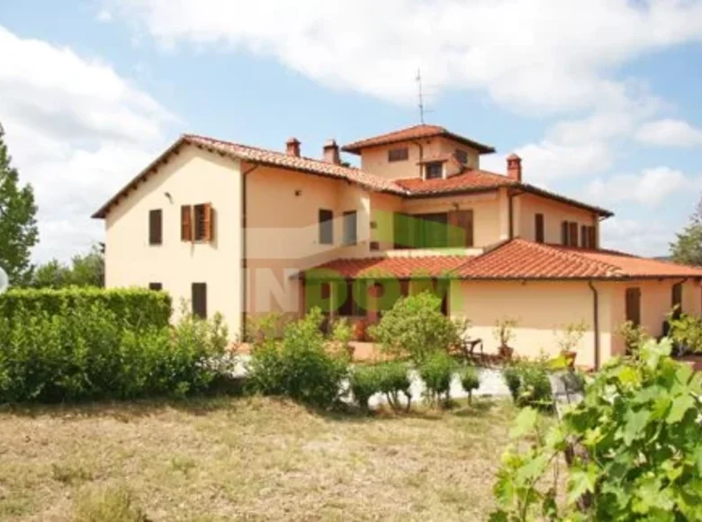 Propriété commerciale 1 000 m² à Toscane, Italie