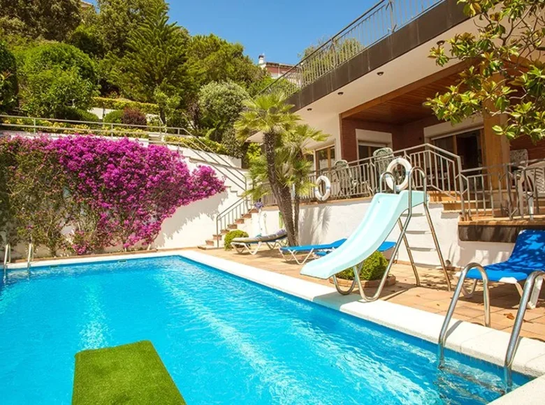 5 bedroom villa 200 m² Blanes, Spain