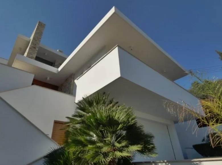 4 bedroom house 480 m² Oroklini, Cyprus