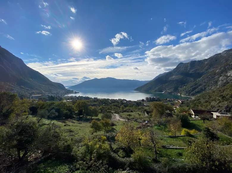 Land 1 723 m² Risan, Montenegro