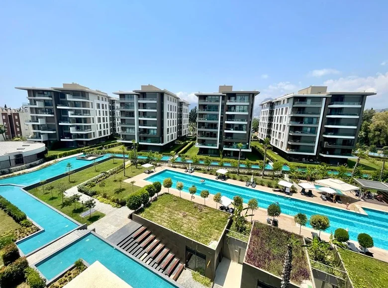 Mieszkanie 3 pokoi 180 m² Konyaalti, Turcja