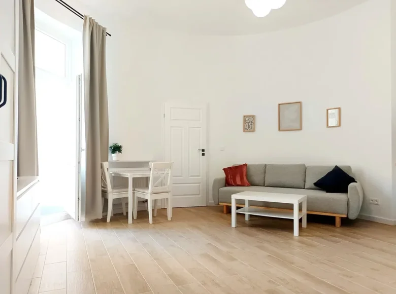 2 room apartment 38 m² in Warsaw, Poland