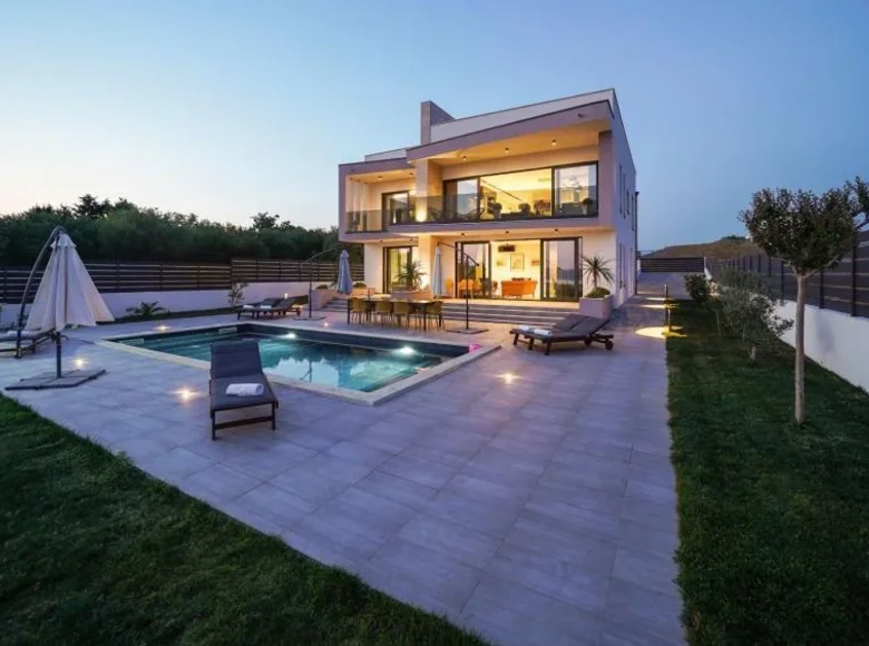 5 bedroom villa 305 m² Grad Zadar, Croatia