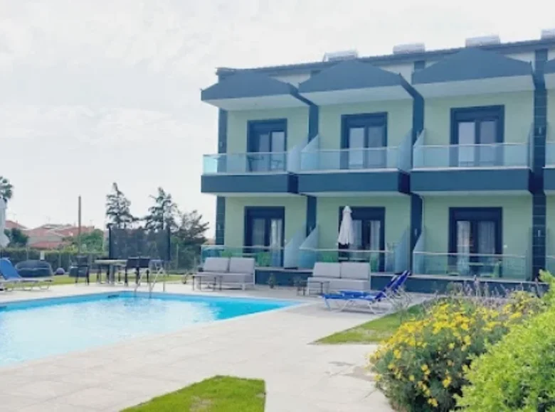 Hotel 240 m² in Nikiti, Greece