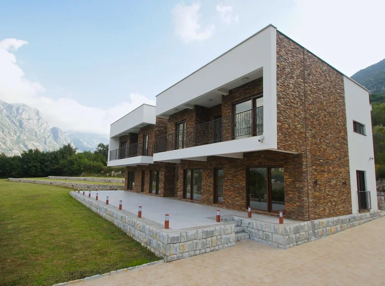 3 bedroom villa 137 m² Prcanj, Montenegro