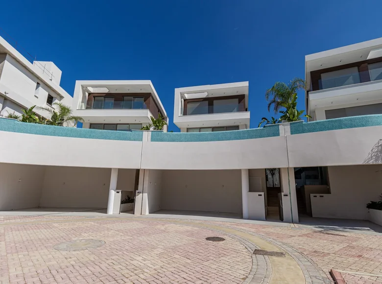 4 bedroom Villa  Kissonerga, Cyprus