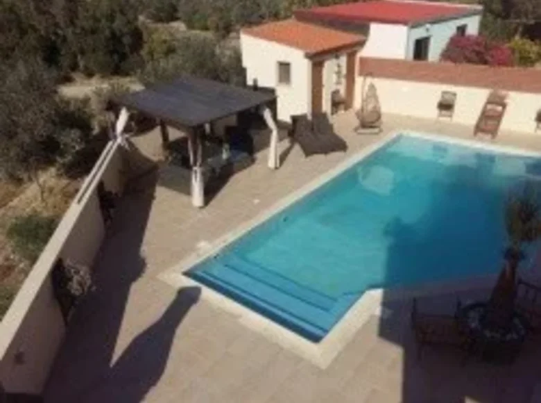 4 bedroom house 325 m² Alethriko, Cyprus