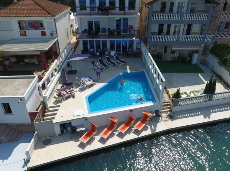 Hotel 500 m² in Herceg Novi, Montenegro