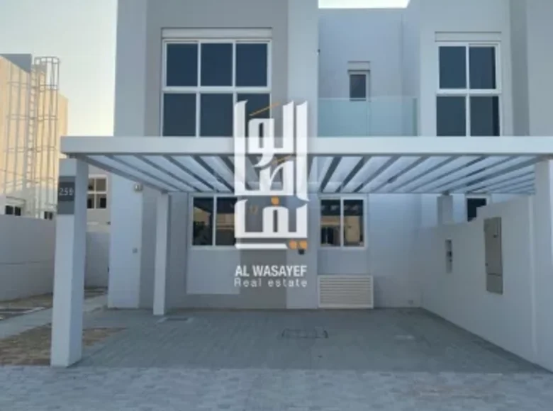 Mansion 4 rooms 2 800 m² Dubai Studio City, UAE