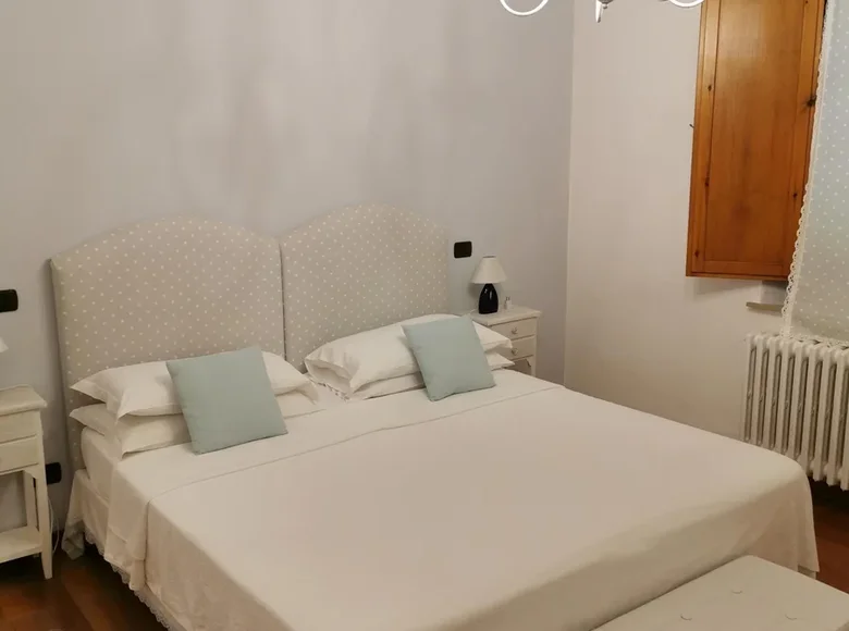 Investment  in Pienza, Italy