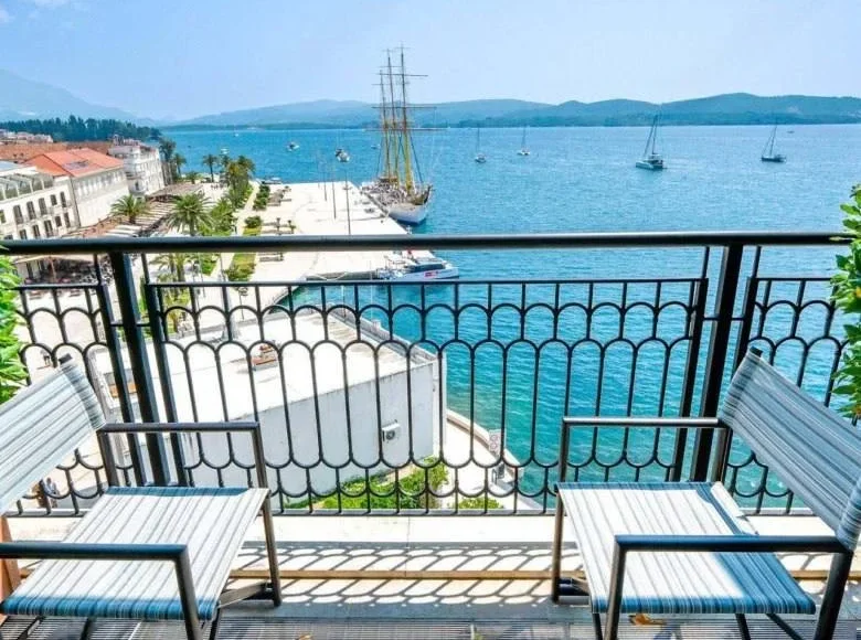 Mieszkanie 2 pokoi 135 m² Tivat, Czarnogóra
