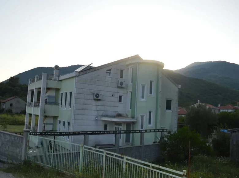 Apartamento 8 habitaciones 550 m² Bijela, Montenegro