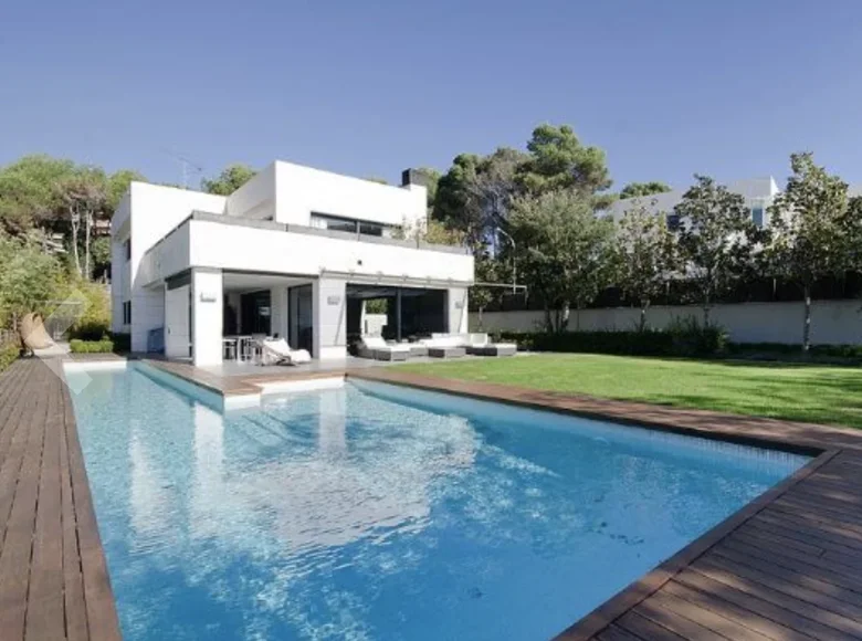 villa de 5 dormitorios 400 m² Sant Vicenc de Montalt, España