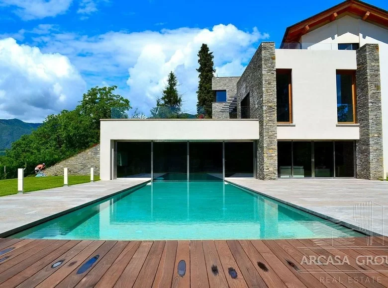 Villa de 4 dormitorios 689 m² Pettenasco, Italia