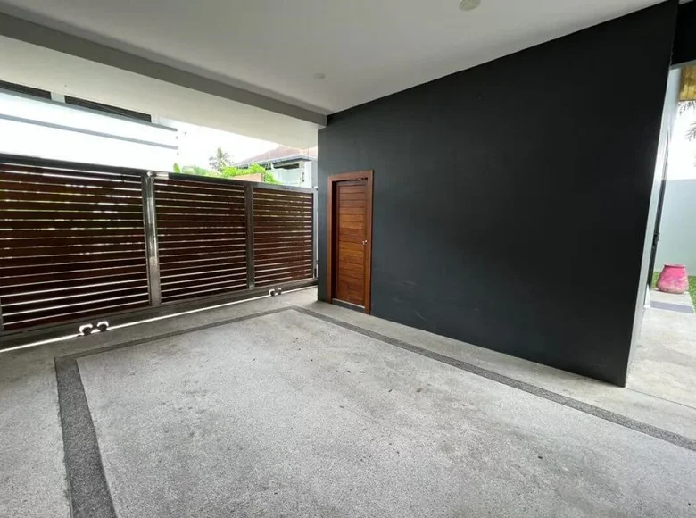 3 bedroom villa 200 m² Phuket, Thailand