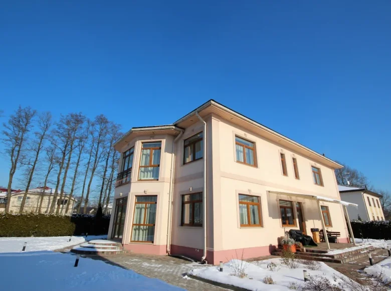 Haus 6 zimmer 450 m² Riga, Lettland