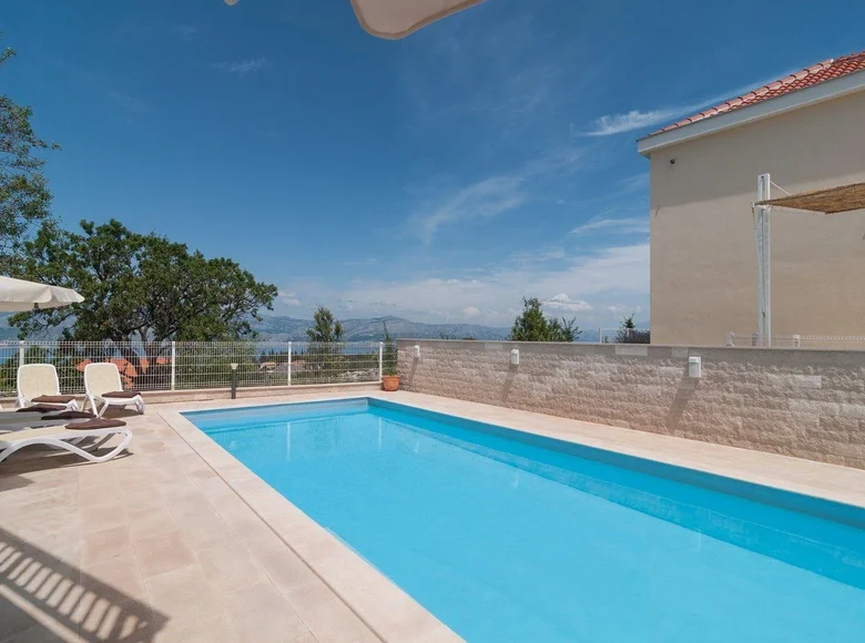 3-Schlafzimmer-Villa 135 m², Alle Länder