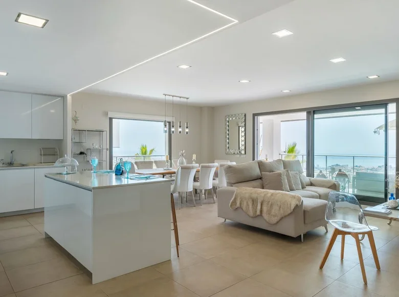 Mieszkanie 3 pokoi 140 m² Benalmadena, Hiszpania