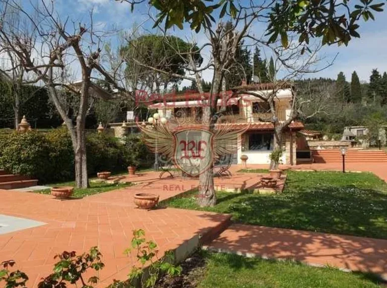 3 bedroom villa 300 m² Florence, Italy