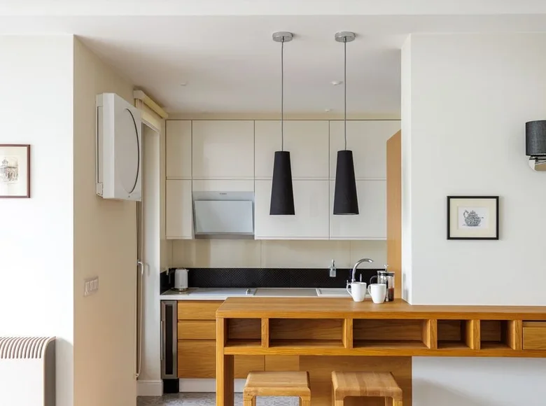 Mieszkanie 3 pokoi 81 m² Warszawa, Polska