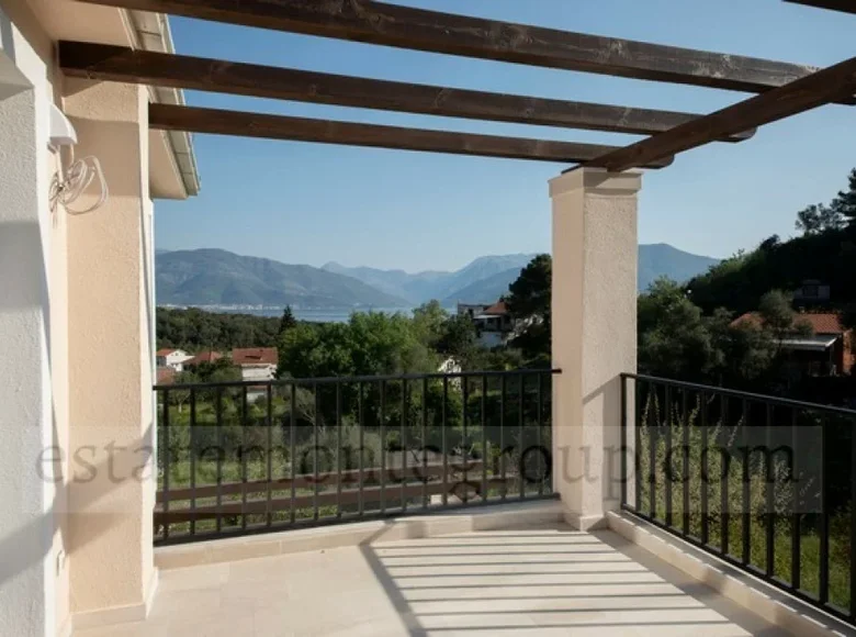 3-Schlafzimmer-Villa 340 m² Lustica, Montenegro