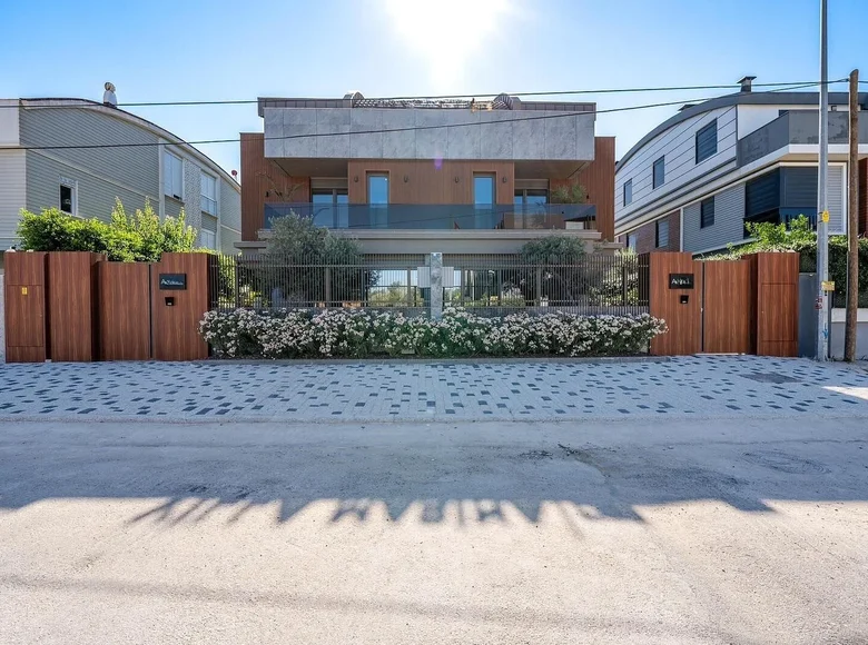 4 bedroom house 330 m² Muratpasa, Turkey