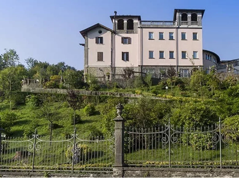 Hotel 4 000 m² BG, Italien