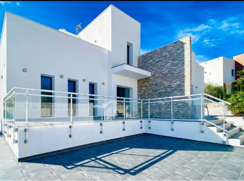 4-Schlafzimmer-Villa 232 m² Calp, Spanien