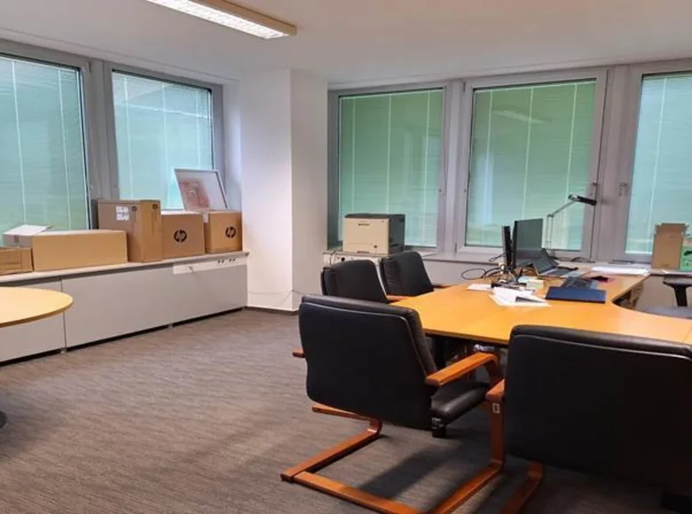 Офис 490 м² Upravna Enota Ljubljana, Словения