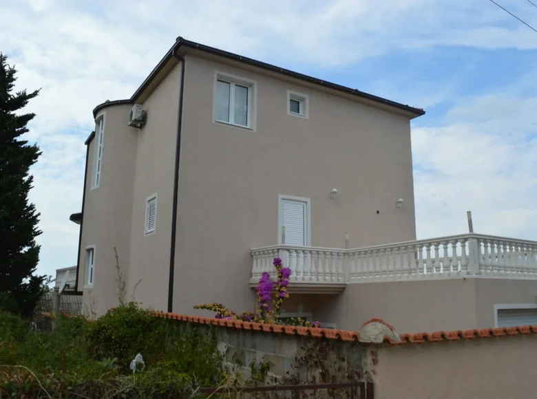 4 bedroom apartment  Pecurice, Montenegro