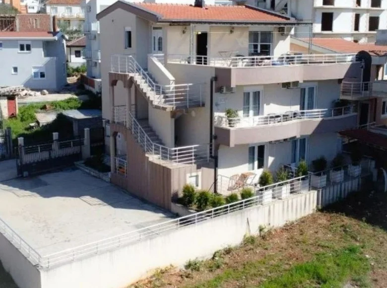 Hotel 336 m² in Pecurice, Montenegro