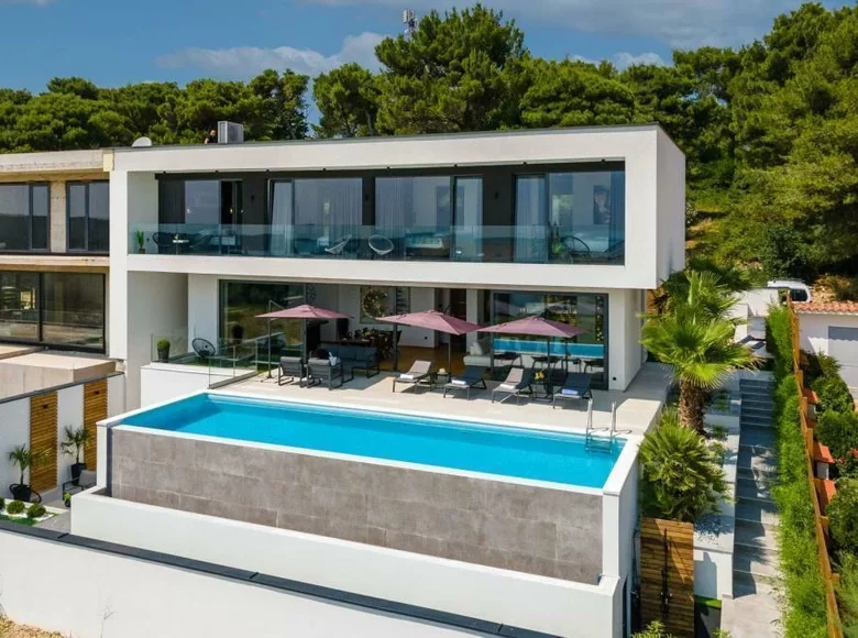 4 bedroom Villa 400 m² Grad Pula, Croatia