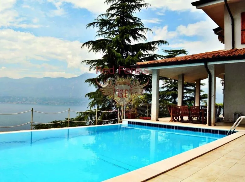 4 bedroom Villa 300 m² Garda, Italy