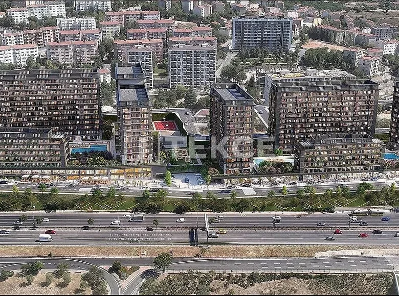 Shop 136 m² in Maltepe, Turkey