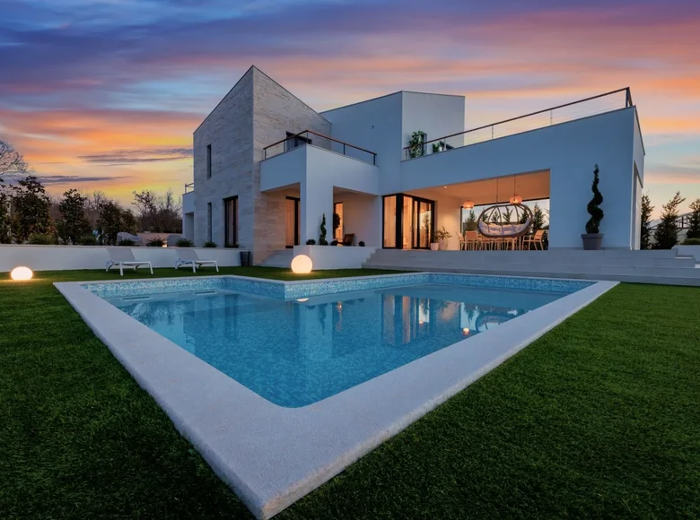 4-Schlafzimmer-Villa 390 m² Omisalj, Kroatien