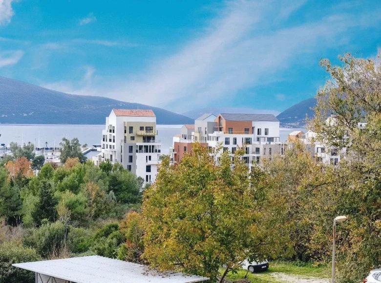 Mieszkanie 5 pokojów 106 m² Tivat, Czarnogóra