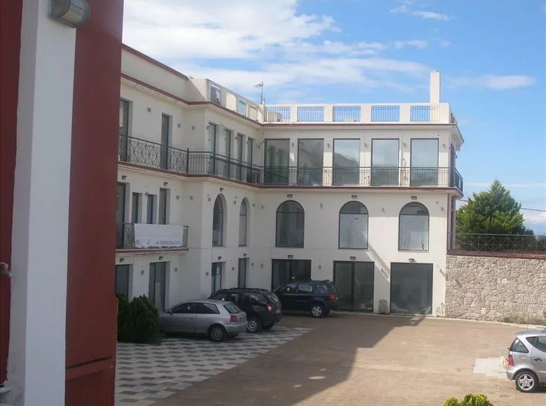Commercial property 165 m² in Portaria, Greece
