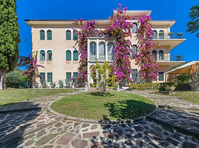 Villa 10 habitaciones 1 035 m² Salo, Italia