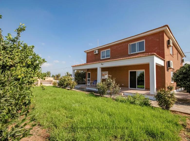 4-Schlafzimmer-Villa 427 m² Kiti, Zypern
