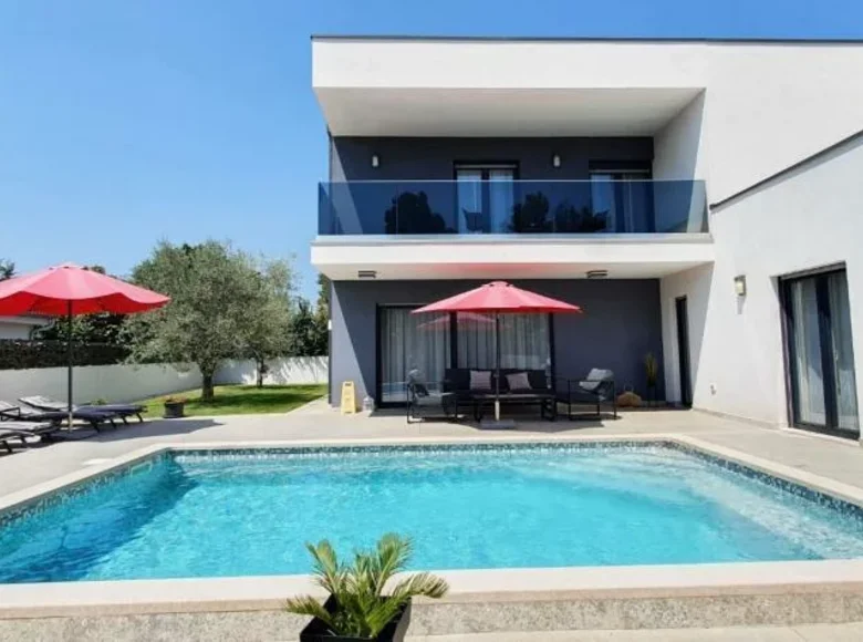 Villa de tres dormitorios 115 m² Grad Pula, Croacia