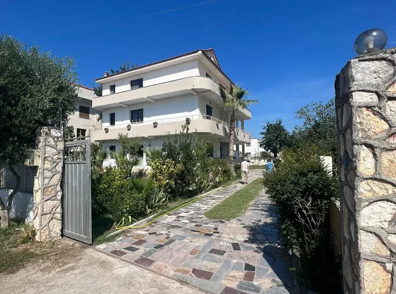 House 450 m² Durres, Albania