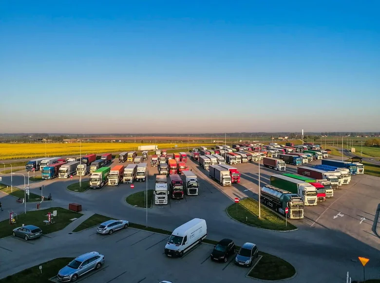 Commercial and Service Facility by the A1 Motorway!