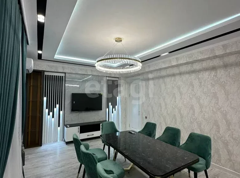 Kvartira 3 xonalar 140 m² Samarqandda