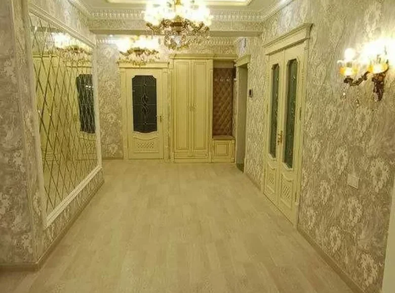 Kvartira 4 xonalar 127 m² Samarqandda