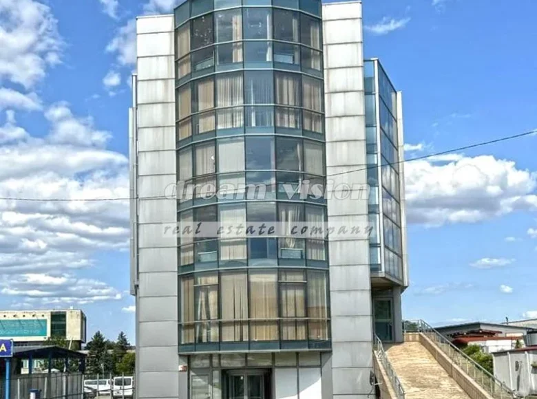 Oficina 2 693 m² en Mladost, Bulgaria