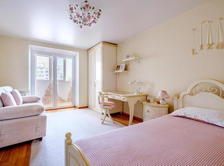 Mieszkanie 2 pokoi 67 m² Mińsk, Białoruś