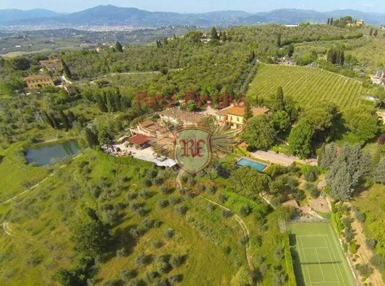 Propriété commerciale 2 840 m² à Florence, Italie